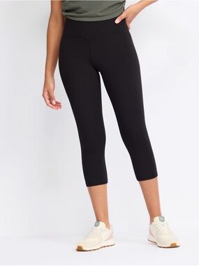 Fabletics Black High-Waisted PowerHold Capri Leggings “The Straight and Narrow”